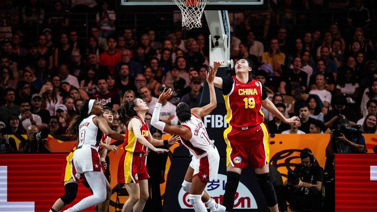« La muraille de Chine » : qui est Zhang Ziyu, la basketteuse aussi grande que Victor Wembanyama qui défie la France au…