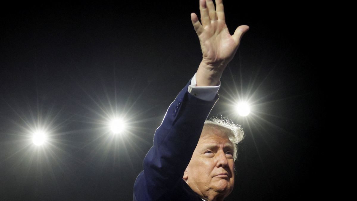 Woher kommt die Billion?: Trump verspricht jedem US-Bürger 5000 Dollar für Wahlsieg der Republikaner