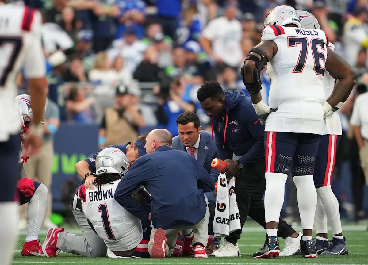 A.J. Brown injury: What’s latest on wide receiver after Patriots debut cut short?