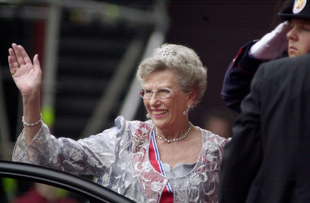 Må statsoverhoder forberede seg på nok en tur til Oslo? Slik kan prinsesse Astrids gravferd bli.