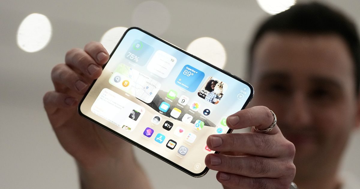 Släpper vikbar Iphone – för 27 000