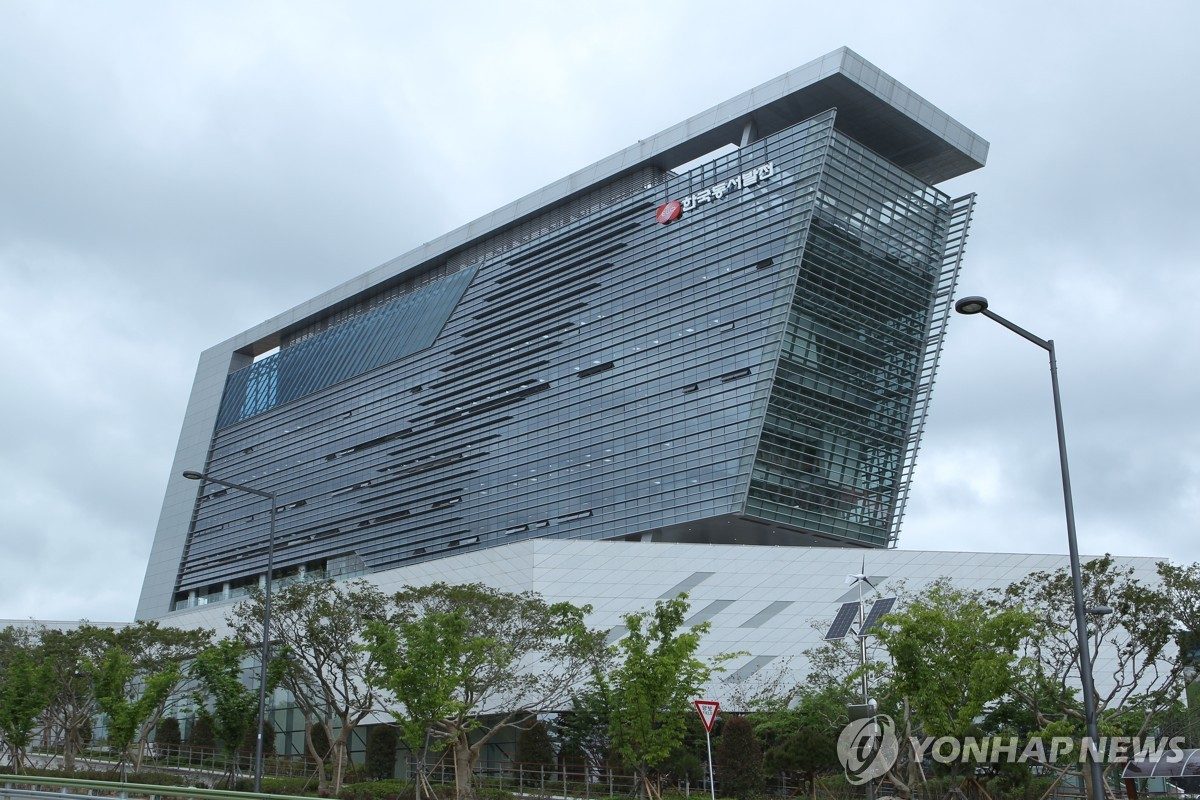 동서발전, 전통시장서 장보기…구매 식료품은 복지시설 지원