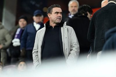 Fysiek en mentaal is het op bij de sportief directeur van Antwerp: hoe het lichaam van Marc Overmars abrupt op de rem g…