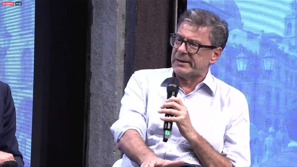 Flat tax sugli aumenti di stipendio ai giovani, come funzionerebbe la proposta Giorgetti