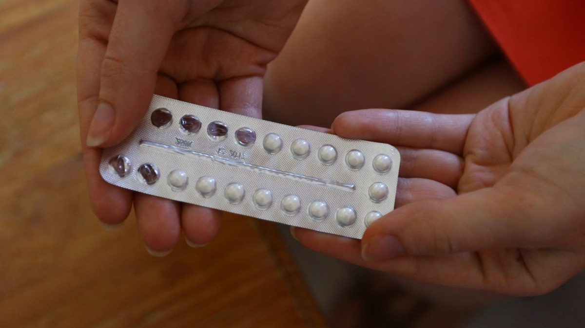 Pilules contraceptives à base de désogestrel : "Il ne faut surtout pas s’inquiéter", rassure un gynécologue concernant…