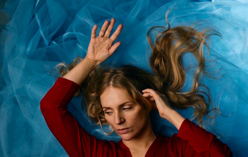 Agnes Obel, toujours fragile, toujours puissante sur “The Meaning of Flowers”