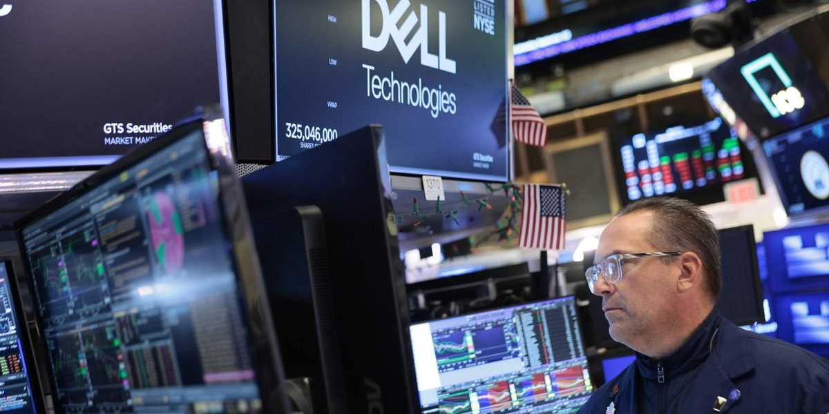 Stocks Slip as Oil Pares Gains