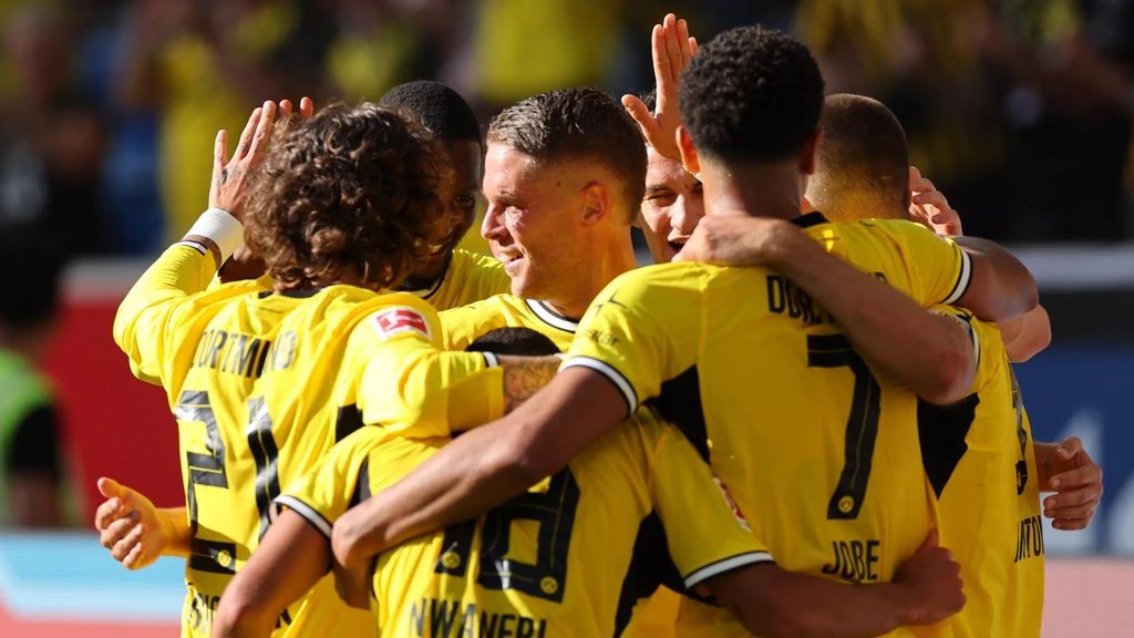 Dortmund en Veerman blijven foutloos in Bundesliga na ruime zege op Paderborn