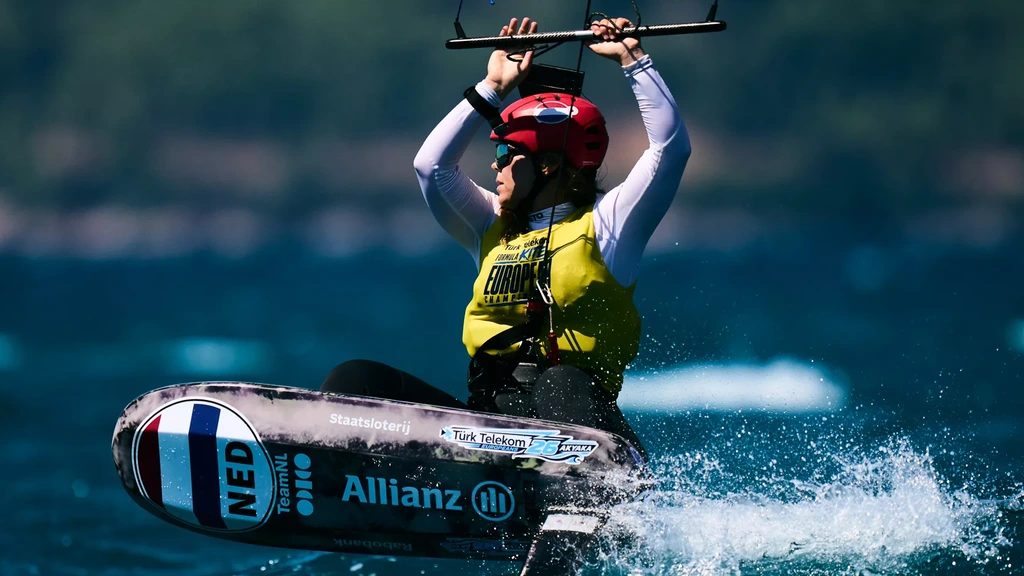 Kampman verliest van eeuwige rivaal en grijpt naast Europese titel kitefoilen