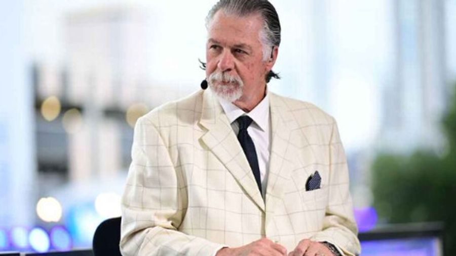 Barry Melrose er død