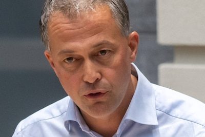 De Gucht wilde nieuwe gezichten, maar het vertrek van Lachaert legt diepe verdeeldheid bij Anders bloot