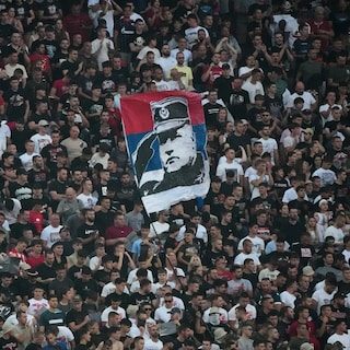 Waarom Servische voetbalfans oorlogsmisdadiger Ratko Mladic en de Srebrenica-genocide eren