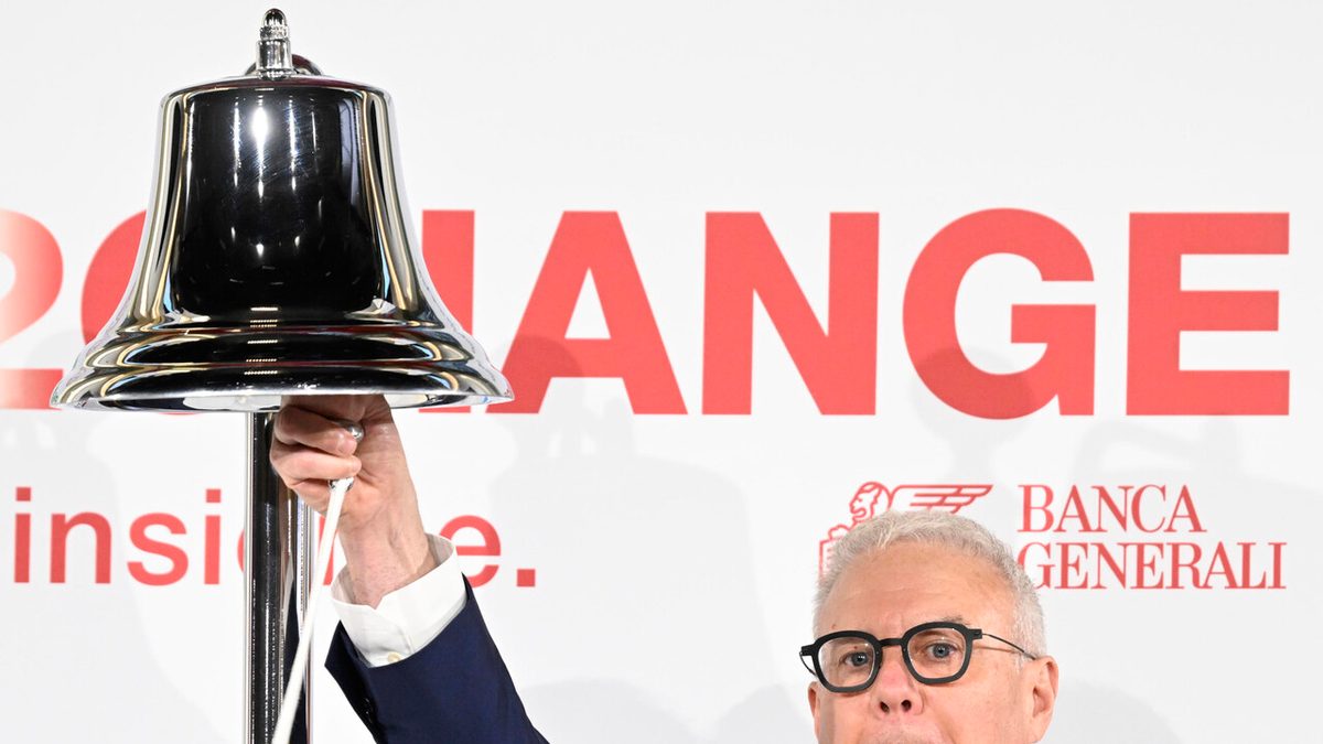 Borsa: Milano apre in rialzo, +0,22%