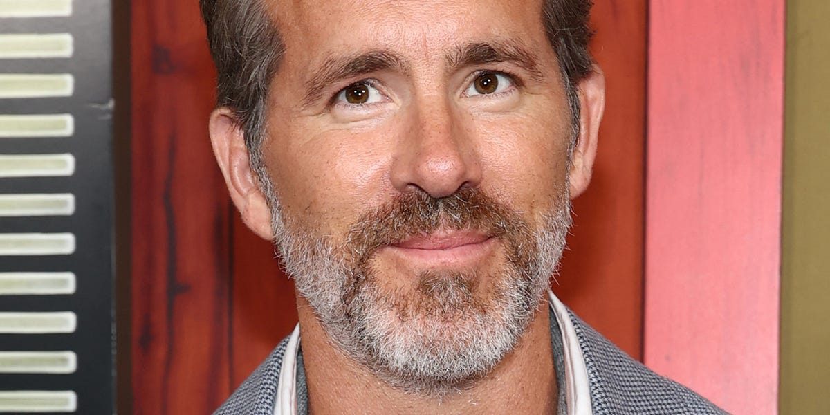 La hija de 2 años de Ryan Reynolds, "sospechosa habitual" en los controles del aeropuerto: "Como una auténtica delincue…