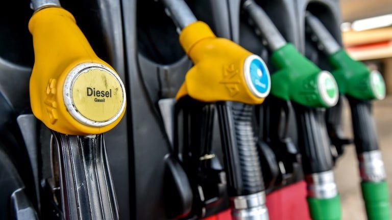 EDITO. Avec un litre d'essence à 2,12 euros, les prix à la pompe donnent du carburant aux candidats populistes à la pré…