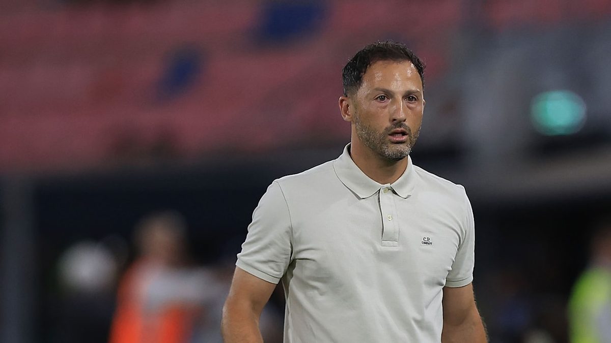 „Grob respektlos beleidigt“ - Ex-Bundesliga-Trainer nach Schimpf-Attacke gesperrt!