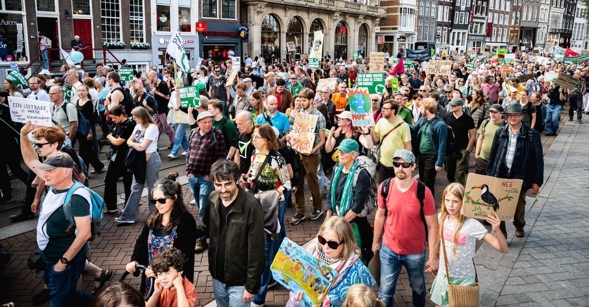 Klimaatmars in Amsterdam ‘helpt om te voelen dat we niet alleen zijn’