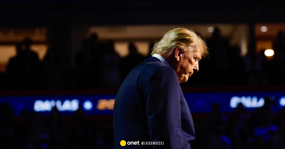 Pieniądze za głos. Trump próbuje ratować tonący okręt. Może być już jednak za późno