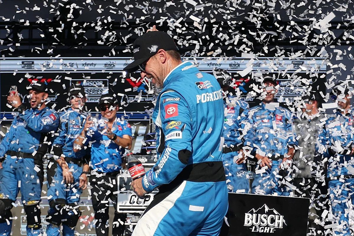 NASCAR qualifying sets lineup for Sunday race at Gateway, and look who's up front