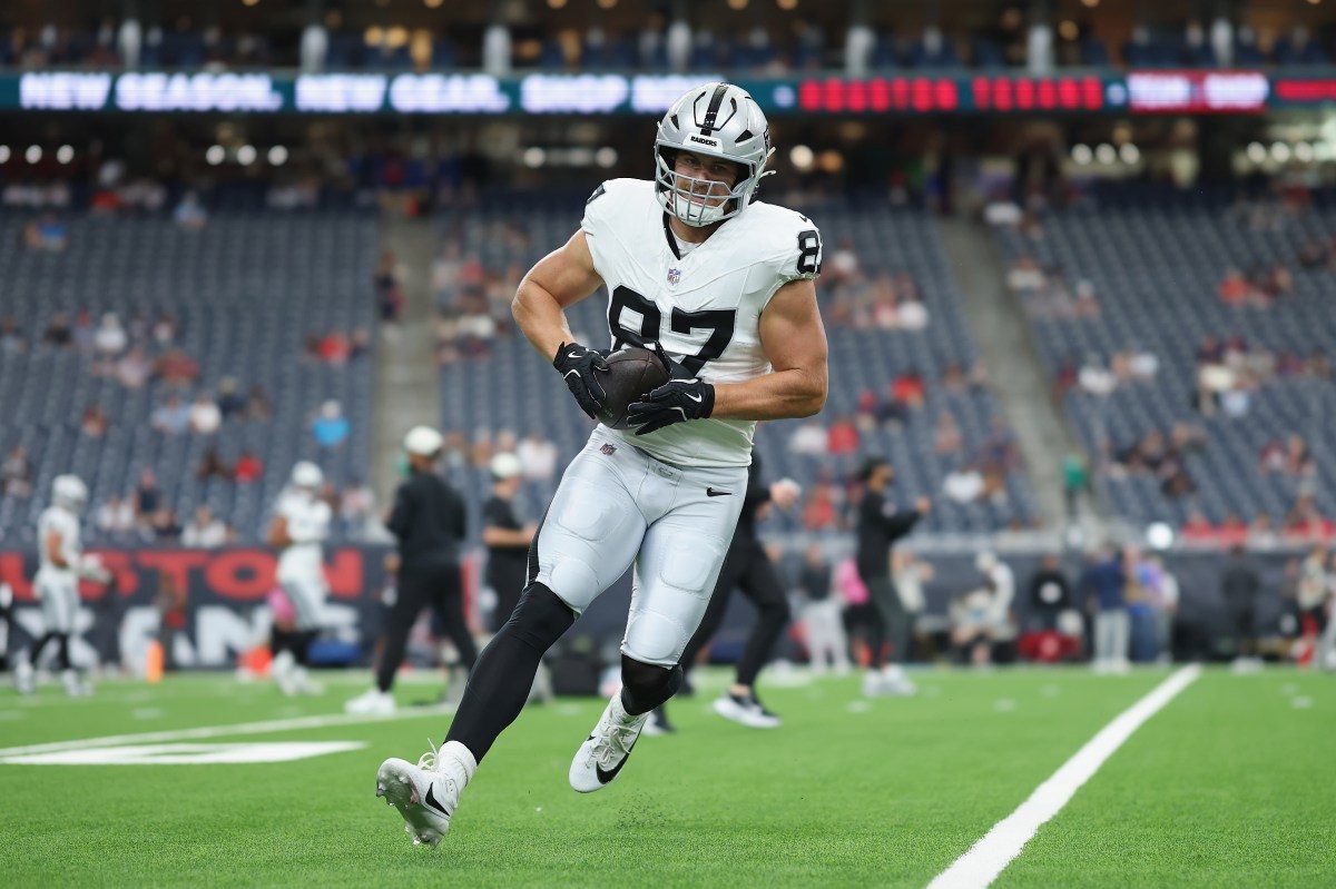 Raiders Lock Up Offensive Weapon to $45M Extension Before Week 1