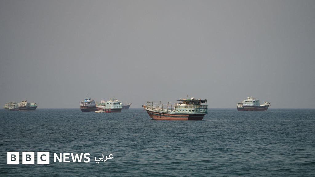 إيران تعلن استهداف سفن قرب هرمز وتوسّع "منطقة الحظر"، وتقارير عن أضرار طفيفة لحقت بطائرات أمريكية في الأردن