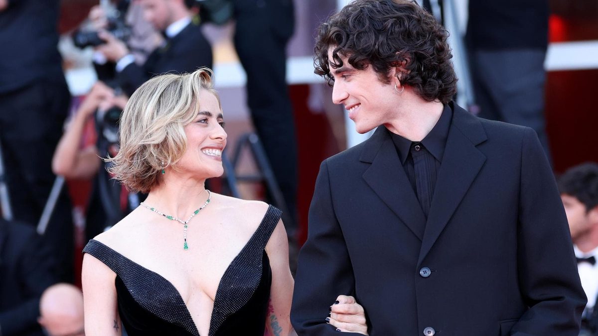Le pagelle dell’ultimo red carpet di Venezia: da Maggie Gyllenhaall a Greta Scarano e Nicolas Maupas
