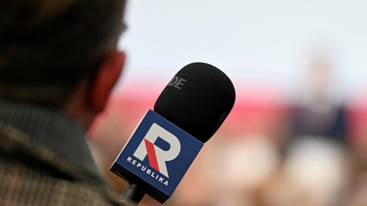 Sąd wydał wyrok ws. reportera TV Republiki. Chodzi o kontrowersyjne pytanie na konferencji Tuska
