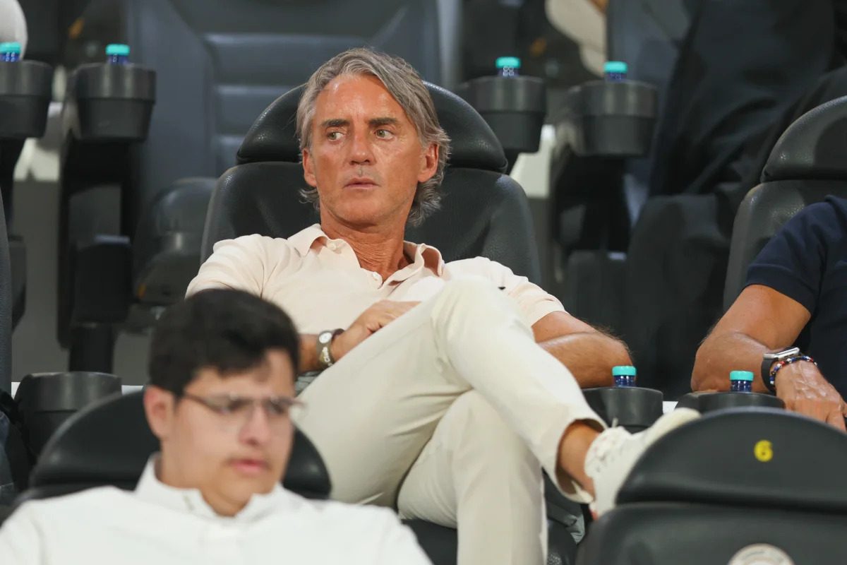Italy coach Mancini watches Koleosho and Coppola in Paris FC vs Lyon
