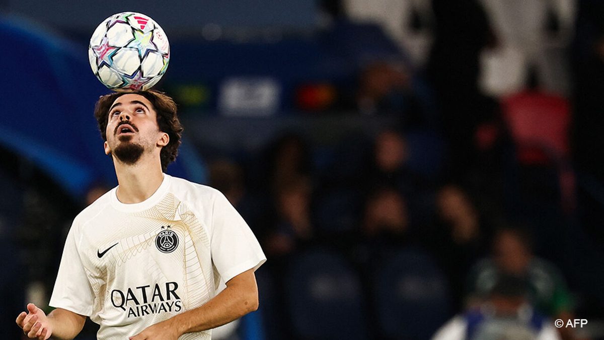 Zelfs Maradona zou glimlachen: PSG-speler Vitinha gaat viraal met magische opwarming
