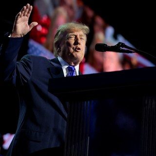 Trump zegt in speech onder meer iedere Amerikaan 5.000 dollar uit te keren als Republikeinen midterms winnen