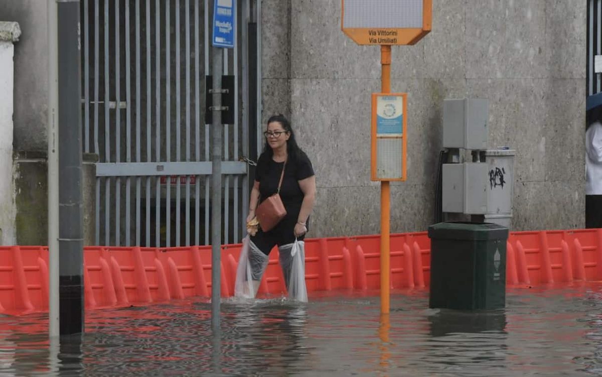 Meteo, maltempo a Milano: nella notte esonda il Lambro poi rientra