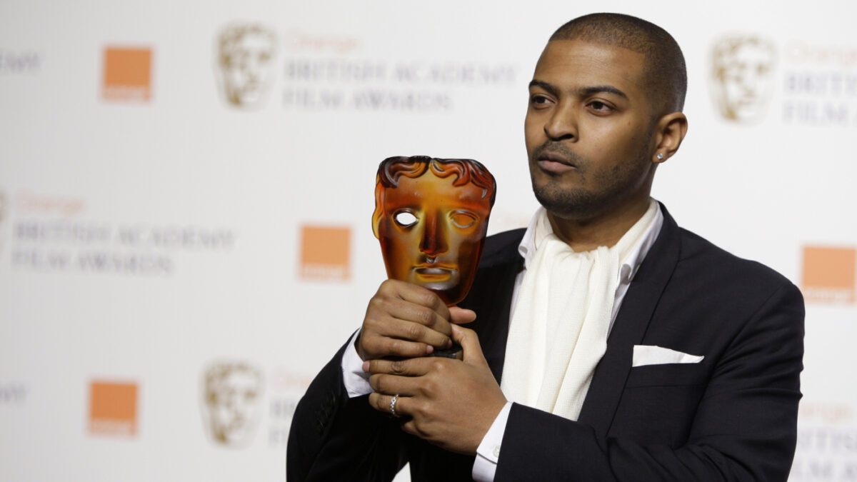 Noel Clarke incriminato per sei reati a sfondo sessuale. L’attore di “Doctor Who” accusato di aggressione sessuale, voy…