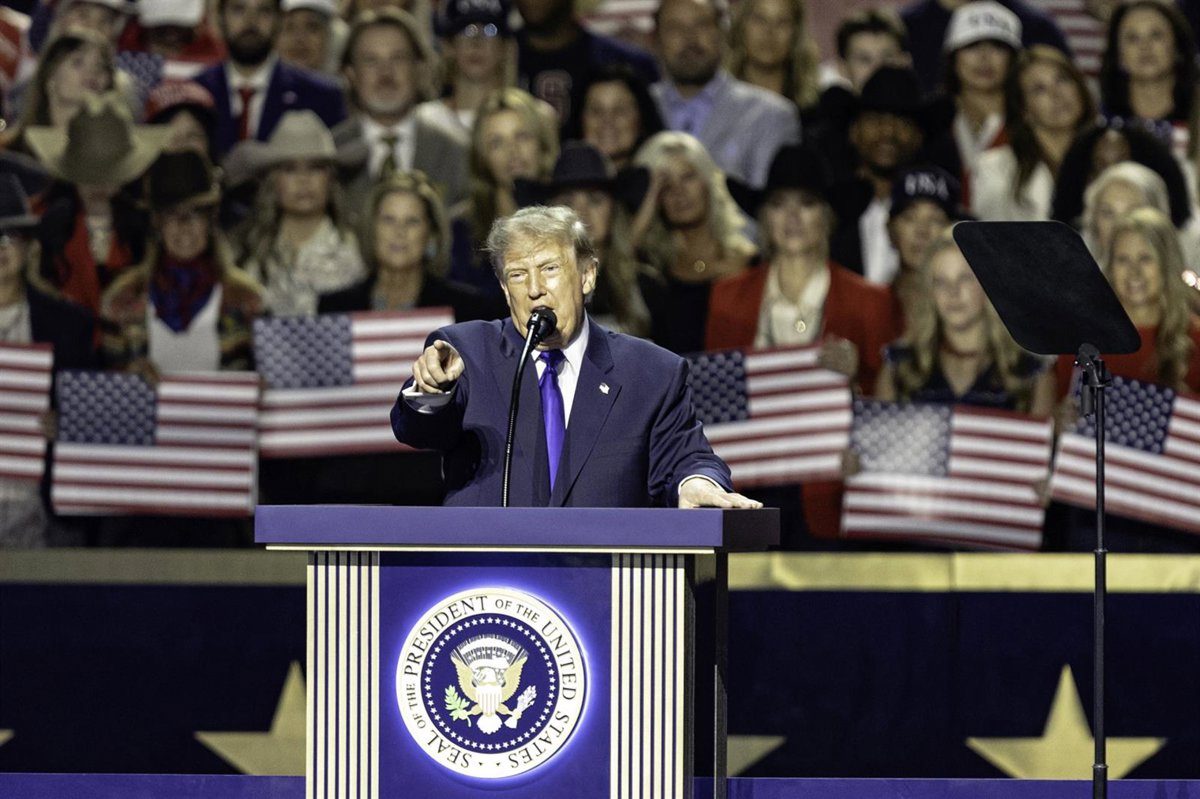 Trump promete un pago de 4.300 euros a cada adulto estadounidense si el Partido Republicano gana las 'midterms'