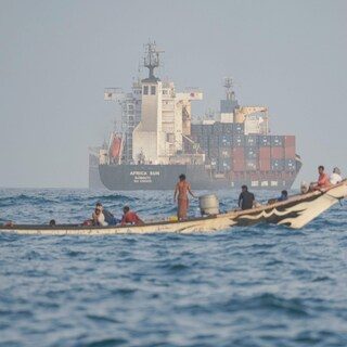 Houthi’s controleren Bab el-Mandeb, Saudische oliepijplijn ligt stil: dreigt een nieuwe schok voor olieprijzen en schee…