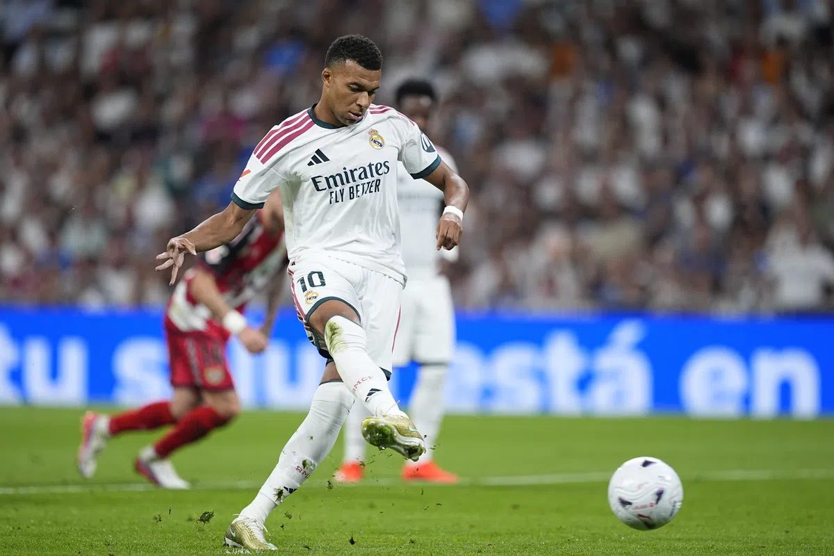Real is Rayo Vallecano na flitsende eerste helft de baas in Madrileens onderonsje