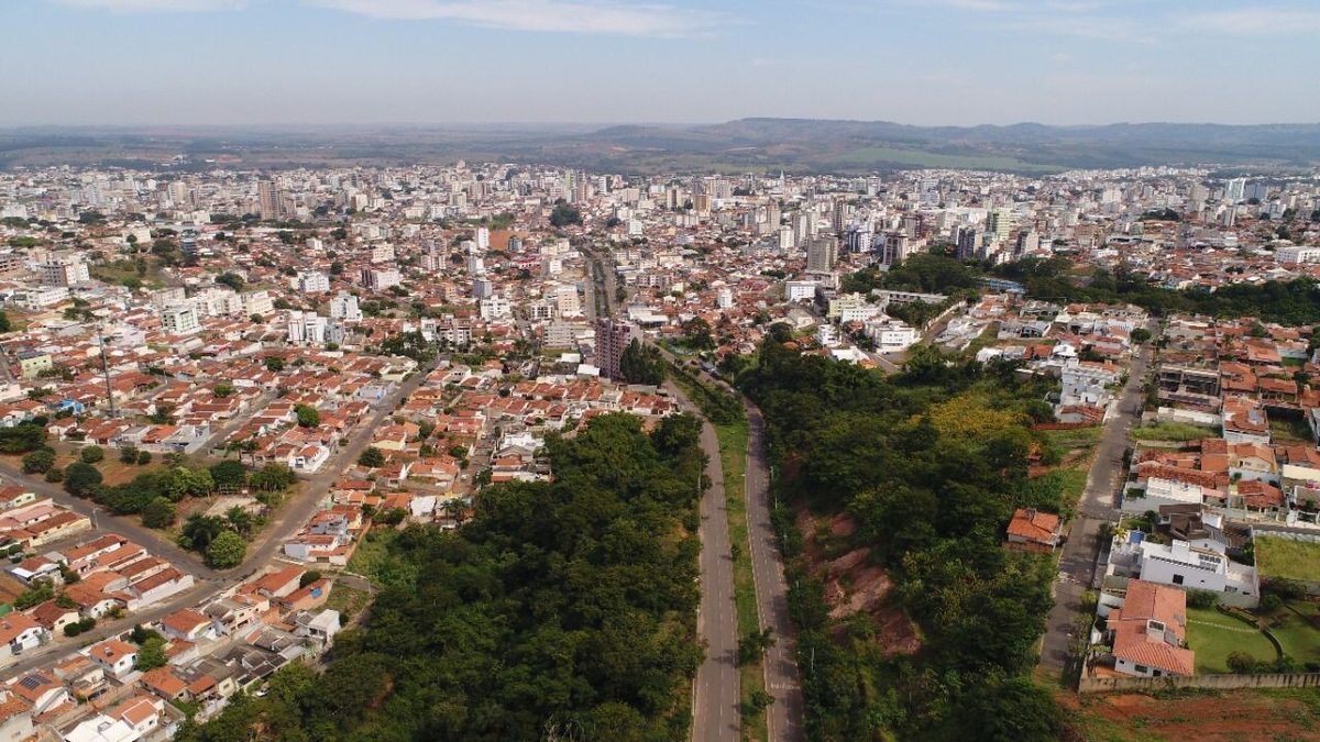 Homem embriagado ameaça diretora para conseguir vaga da filha em escola municipal de MG