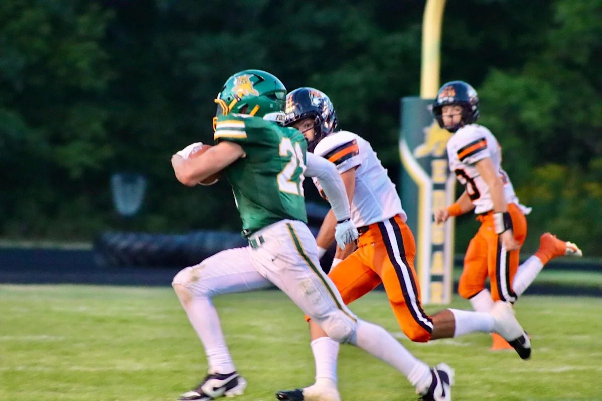 Edgar embraces 'monumental challenge' in long road trip vs. Mondovi