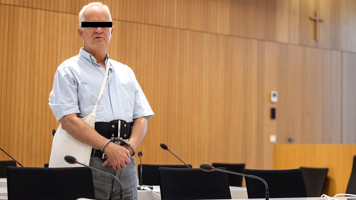 Er ist bereits vorbestraft - Neonazi (71) hetzt sogar vor Gericht weiter