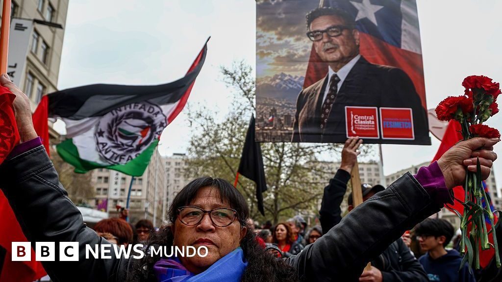 EN FOTOS: Las protestas en Chile tras la decisión de Kast de no realizar ceremonias oficiales para conmemorar el golpe…