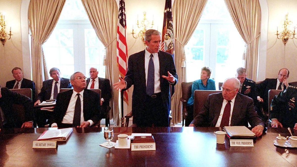 George W. Bush und Colin Powell: Die größte Lüge Amerikas und ihre Folgen bis heute