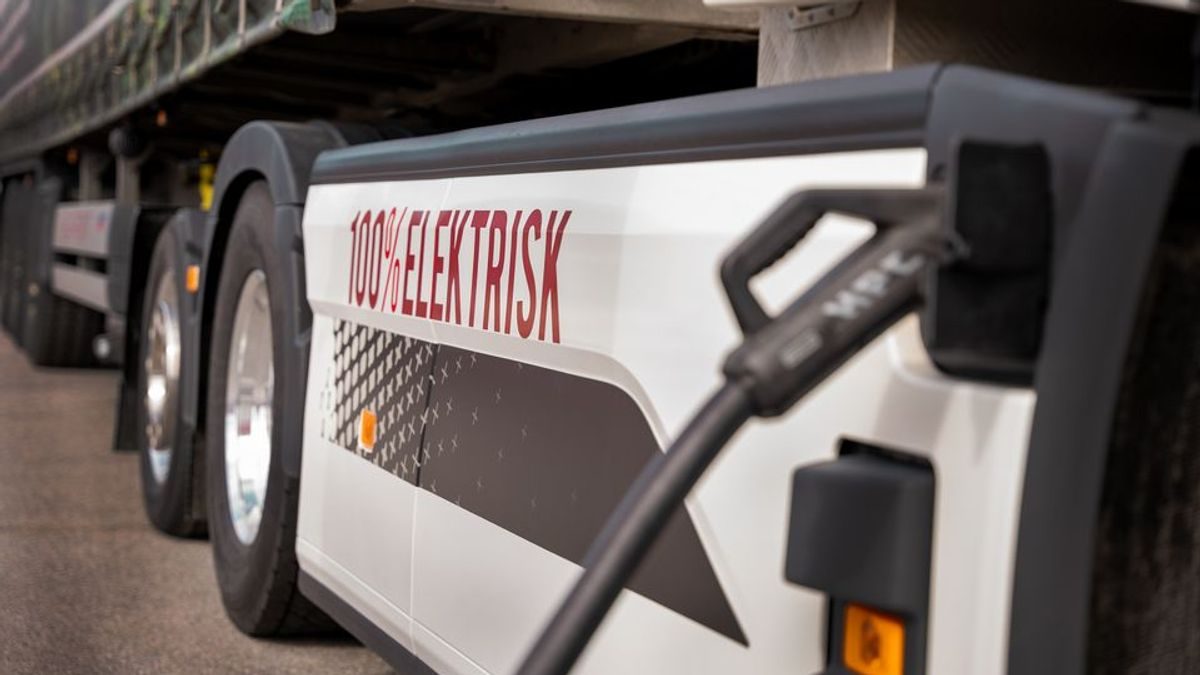 Kjøpte elektriske lastebiler: – Vises på regningene våre