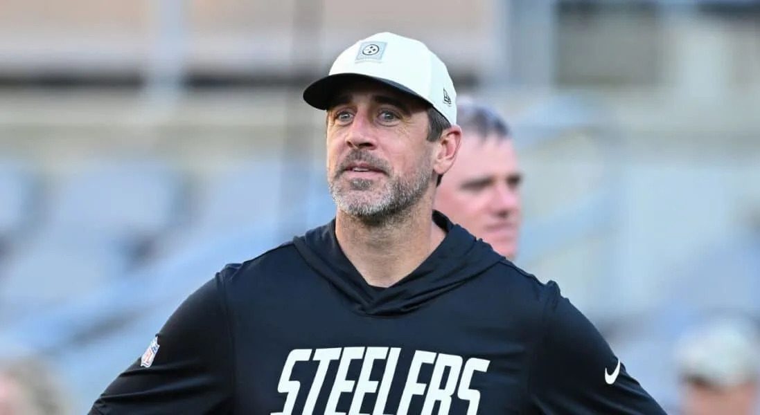 Aaron Rodgers Sends Strong Message to Steelers Offense About DK Metcalf