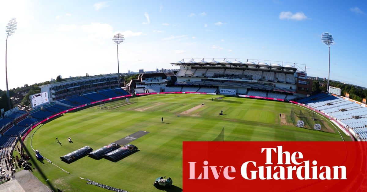 Nottinghamshire and Somerset chasing leaders Warwickshire: county cricket, day three – live