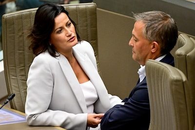 Gentse Stephanie D’Hose (45) wordt nieuwe fractieleider in Vlaams Parlement na ontslag van Lachaert