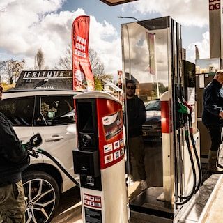 Live - Diesel tanken vanaf morgen opnieuw duurder: maximumprijs van 2,4 euro per liter