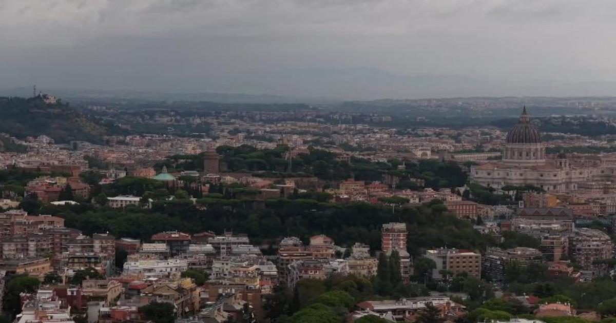 Maltempo nel Lazio, la linea temporalesca si avvicina a Roma: le immagini dal drone