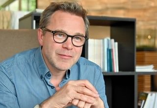 « L’apprentissage de la langue était un cauchemar » : Guillaume de Tonquédec dévoile les livres de sa vie