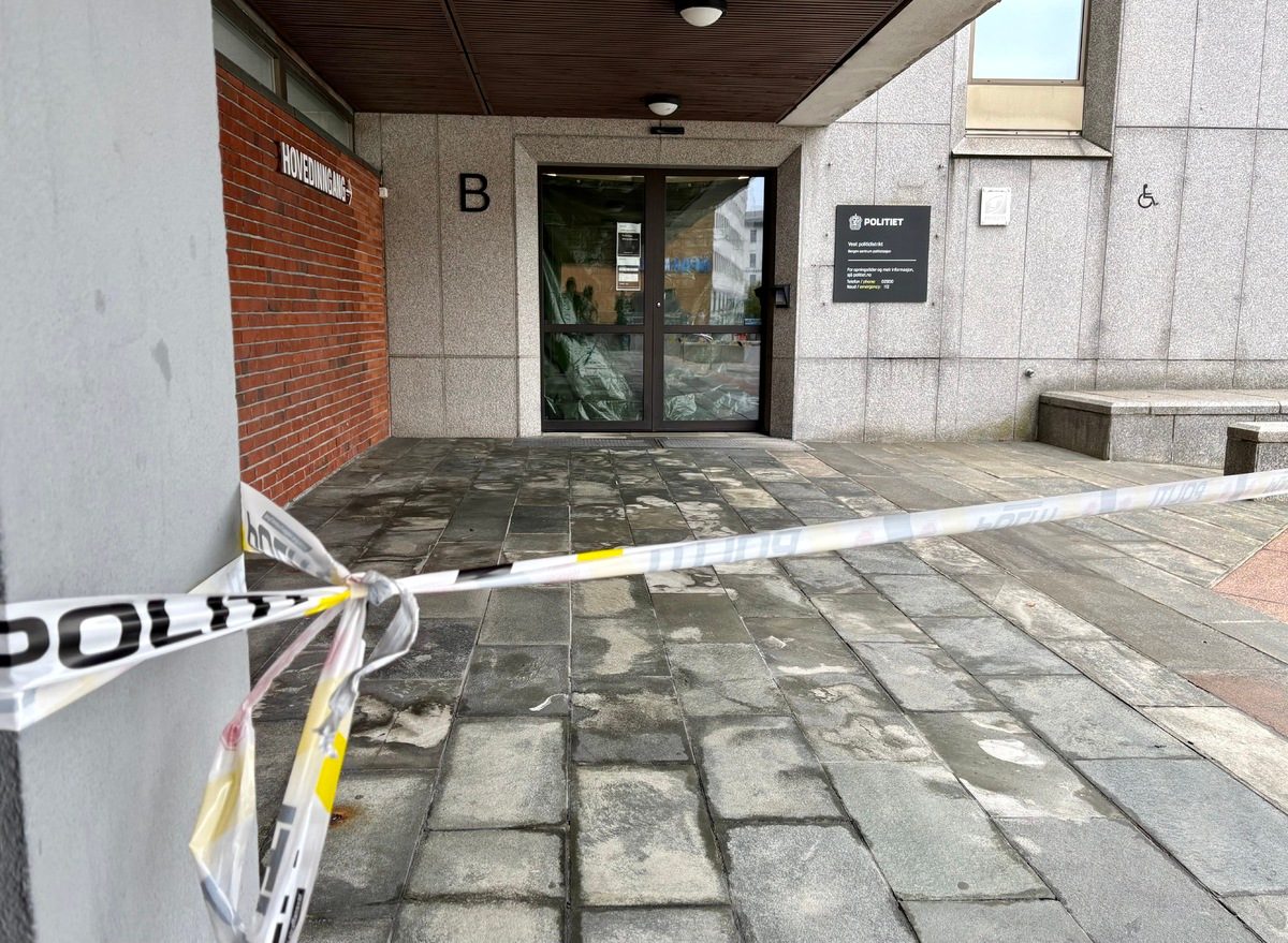 Politiet: Mann i 30-årene døde på politistasjonen