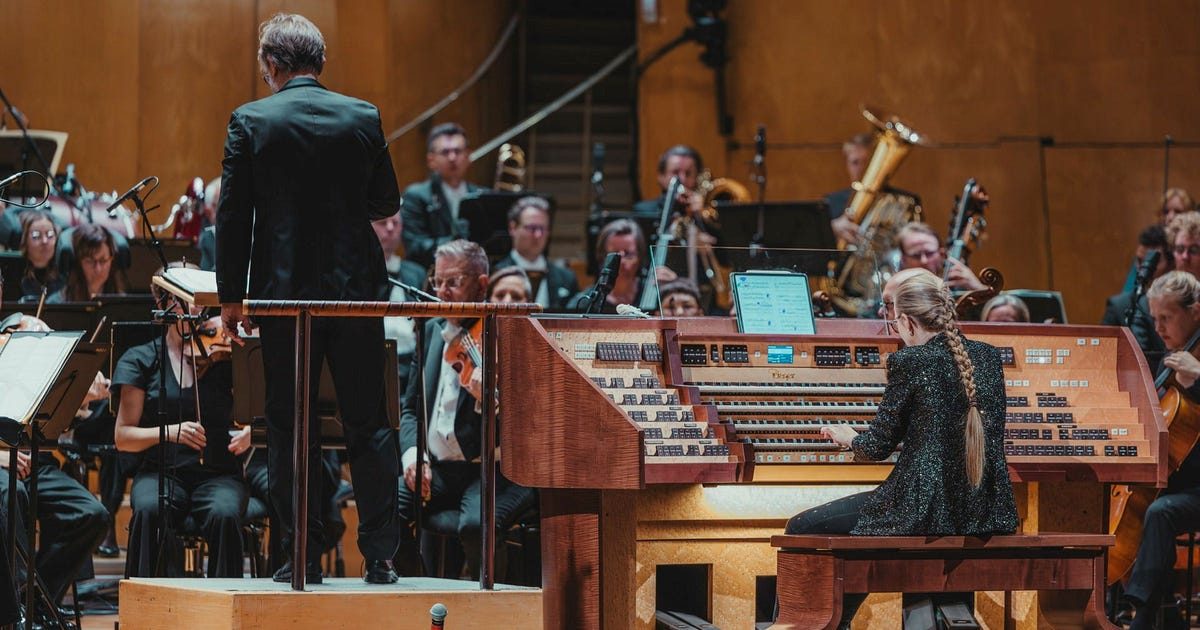 Urkraften Anna Lapwood ger en musikalisk rymdresa på Göteborgs konserthus