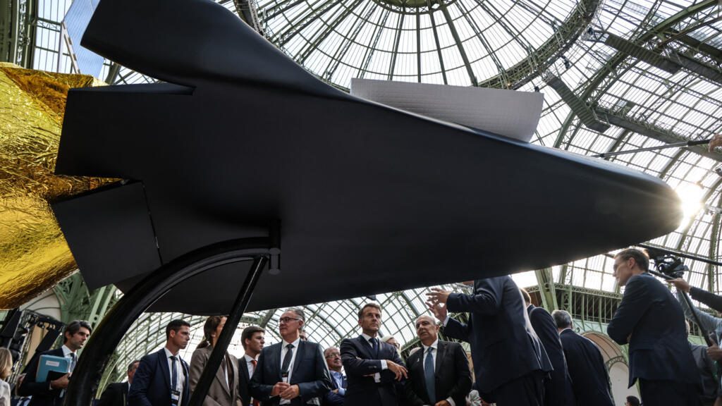 Sommet sur l'espace : "Une gouvernance partagée est nécessaire", affirme Macron